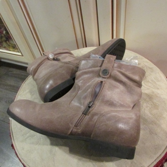 Birkenstock Women's Ankle Boots in Taupe - Picture 12 of 15